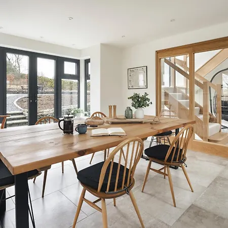 Lily Bank - Ridgestone