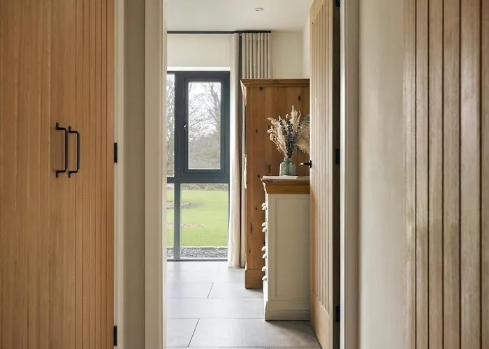 Lily Bank - Ridgestone *