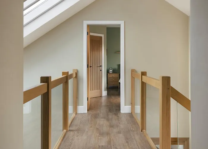 Lily Bank - Ridgestone *