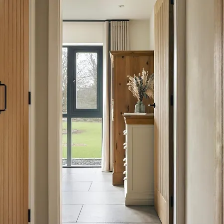 Lily Bank - Ridgestone *