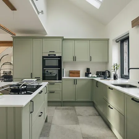 Lily Bank - Ridgestone *