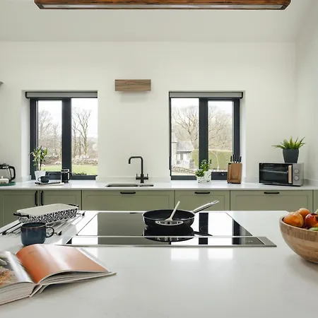 Lily Bank - Ridgestone