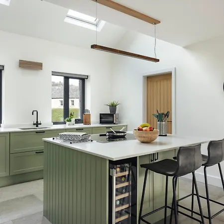 Lily Bank - Ridgestone *